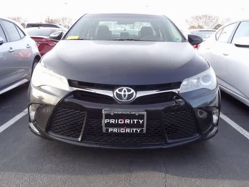 Used 2015 Toyota Camry SE image 2