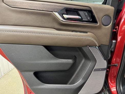 Used 2025 GMC Yukon Denali Ultimate w/ LPO, Floor Liner Package image 15