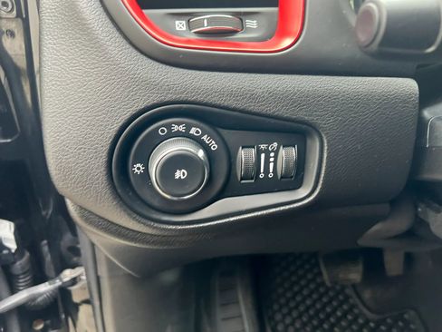 Used 2017 Jeep Renegade Trailhawk AWD/4WD image 16