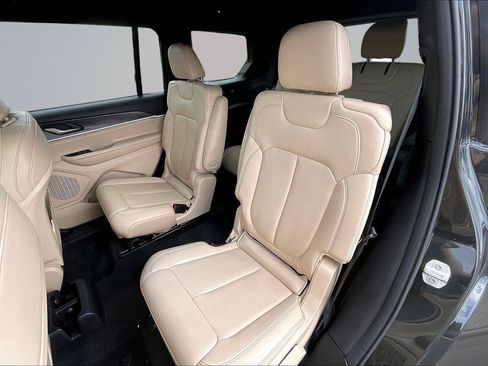 Used 2023 Jeep Grand Cherokee L Limited AWD/4WD image 25