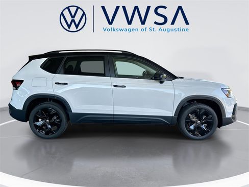 New 2026 Volkswagen Taos SE image 10