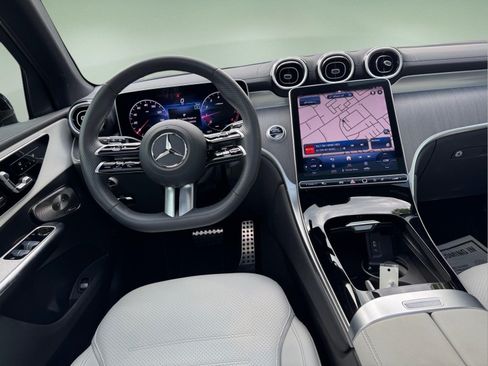 Used 2024 Mercedes-Benz GLC 300 4MATIC image 17