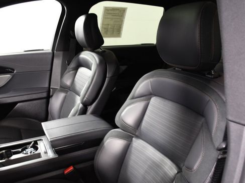 Used 2025 Lincoln Nautilus Reserve image 17