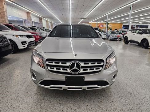 Used 2018 Mercedes-Benz GLA 250 4MATIC w/ Premium Package image 2