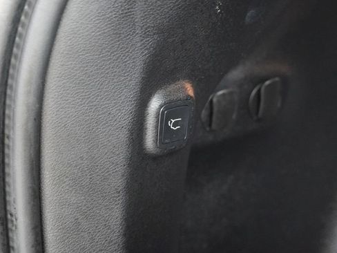 Used 2019 Jeep Cherokee Limited AWD/4WD image 13