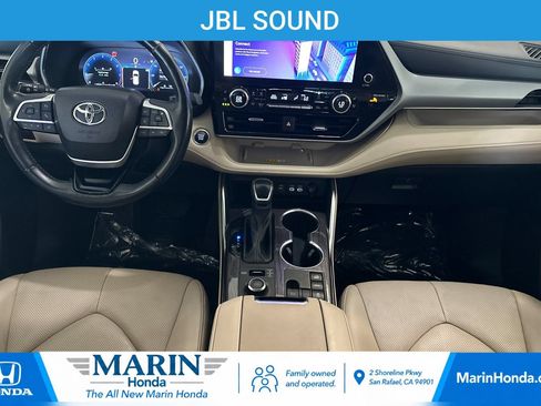 Used 2024 Toyota Highlander Platinum AWD/4WD image 16