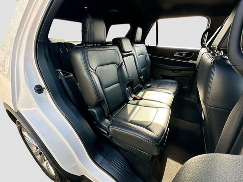 Used 2018 Ford Explorer Limited image 28