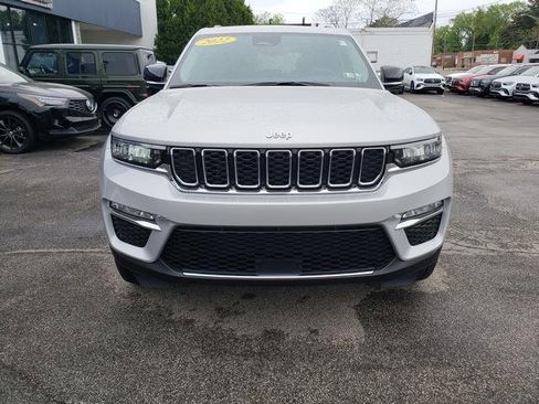 Used 2022 Jeep Grand Cherokee Limited image 3