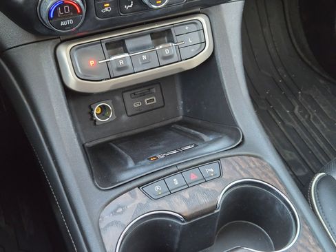 Used 2021 GMC Acadia Denali w/ Denali Technology Package image 21