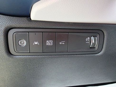 Used 2025 Chevrolet Equinox EV LT image 20