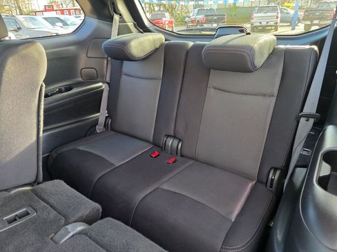 Used 2018 Nissan Pathfinder SV image 12