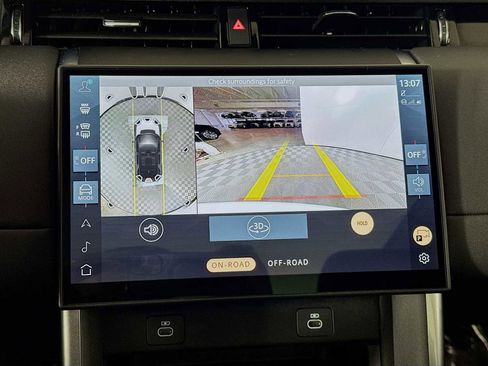 Used 2025 Land Rover Discovery Sport S image 15