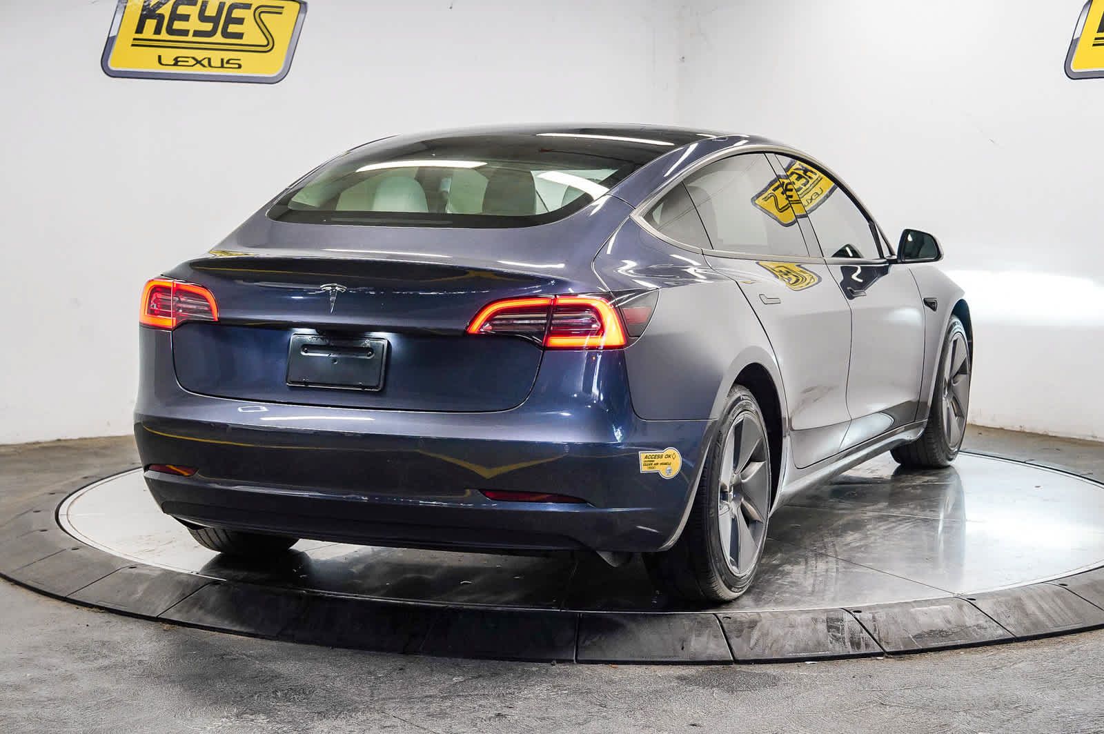 Used 2022 Tesla Model 3 RWD image 4