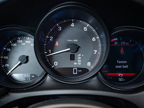 Certified 2023 Porsche Macan image 30