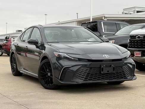 Used 2026 Toyota Camry SE w/ Convenience Package FWD image 2