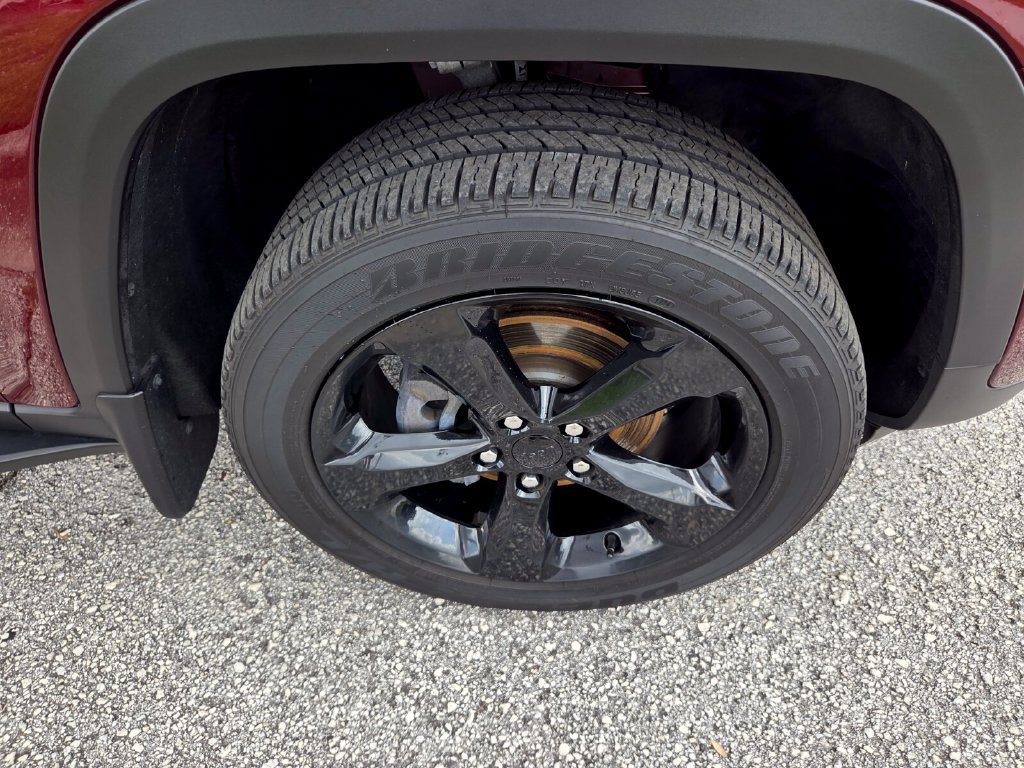 Used 2024 Jeep Grand Cherokee Altitude RWD image 16