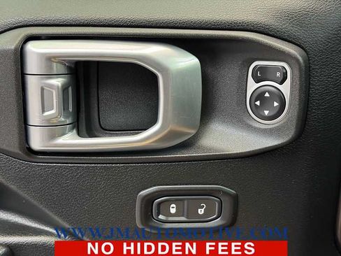 Used 2019 Jeep Wrangler Unlimited Sport S AWD/4WD image 35