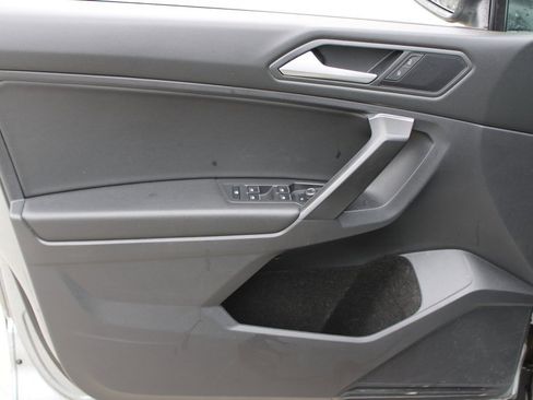 Used 2021 Volkswagen Tiguan SE R-Line image 9