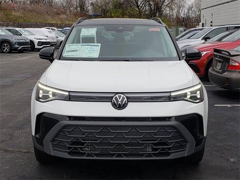 New 2025 Volkswagen Taos SE image 5