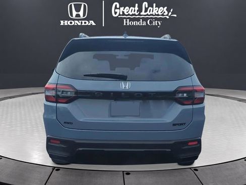 New 2026 Honda Pilot Sport image 3