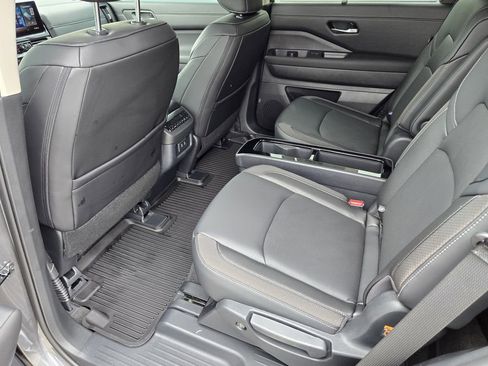 New 2026 Nissan Pathfinder SL w/ SL Premium Package FWD image 11