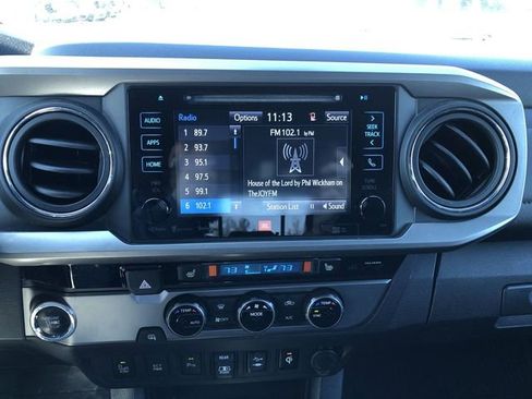 Used 2018 Toyota Tacoma Limited image 17