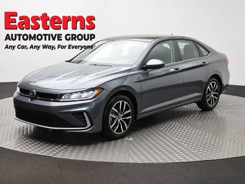 Used 2025 Volkswagen Jetta SE FWD image 1