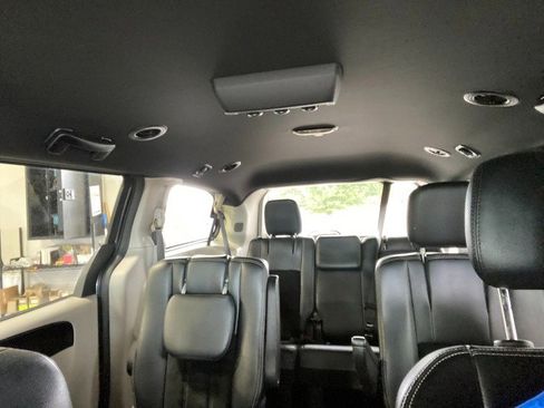 Used 2017 Dodge Grand Caravan SXT image 24