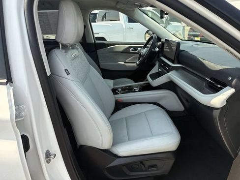 Used 2026 Ford Explorer Platinum w/ LUX Leather Package AWD/4WD image 25