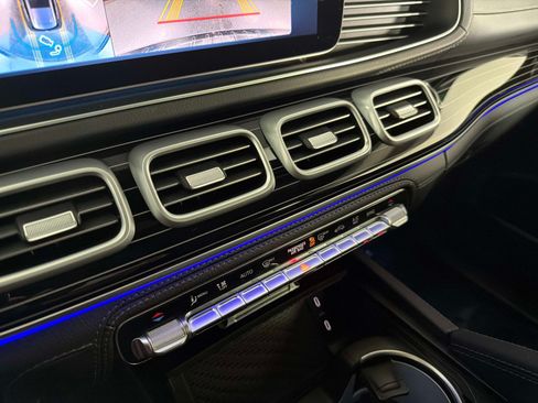 Used 2025 Mercedes-Benz GLS 580 4MATIC image 44