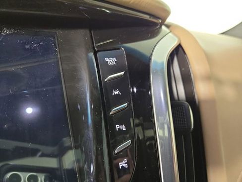 Used 2018 Cadillac Escalade Platinum AWD/4WD image 26