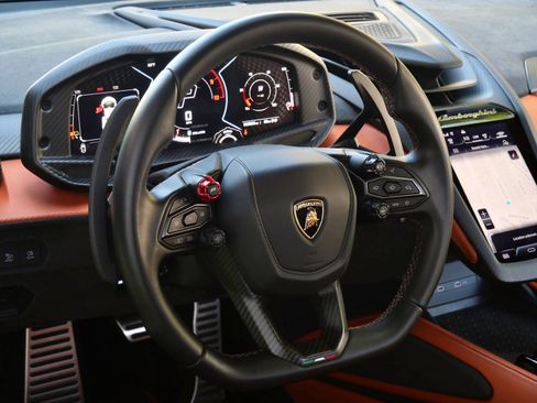 Used 2025 Lamborghini Revuelto AWD/4WD image 11