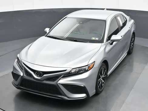 Used 2023 Toyota Camry SE image 16