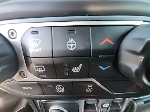 Used 2022 Jeep Gladiator Willys image 7