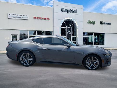 Used 2025 Ford Mustang GT RWD image 2