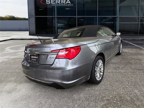 Used 2011 Chrysler 200 Limited image 4