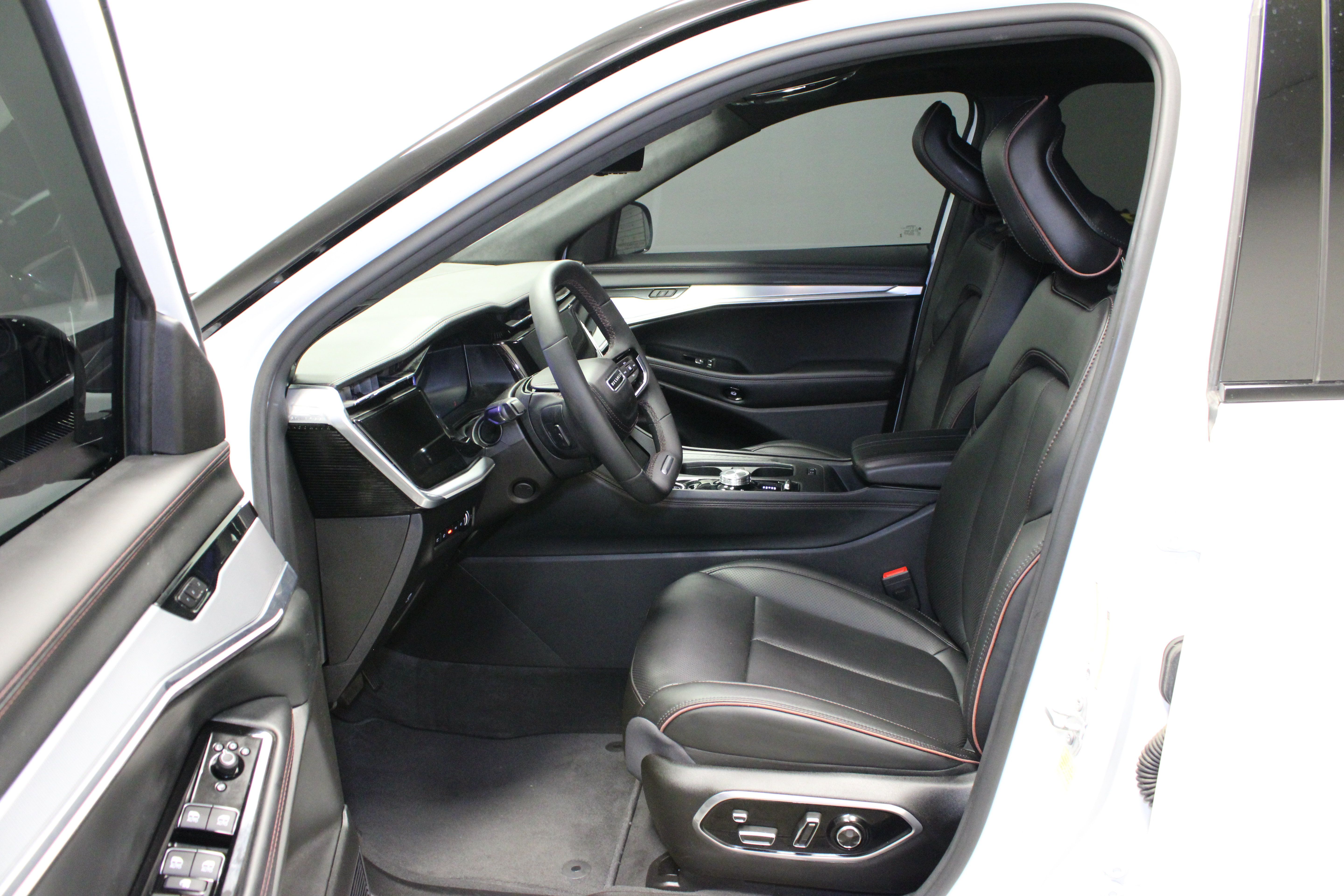 Used 2024 Jeep Wagoneer Launch Edition AWD/4WD image 19