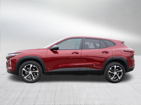 Used 2025 Chevrolet Trax RS w/ Sunroof Package image 4