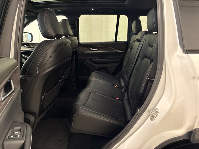 Used 2024 Jeep Grand Cherokee Limited w/ Luxury Tech Group II AWD/4WD image 35