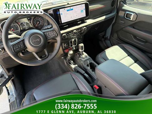 Used 2025 Jeep Gladiator Rubicon w/ Convenience Group AWD/4WD image 14