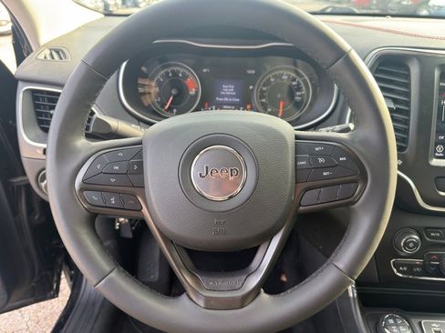 Used 2022 Jeep Cherokee Trailhawk w/ Premium Leather Package AWD/4WD image 18