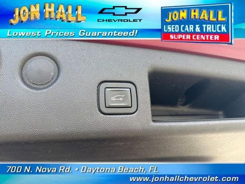 Used 2018 Chevrolet Equinox Premier image 12