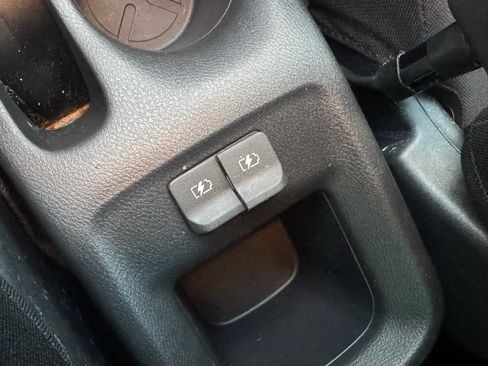 Used 2018 Nissan Kicks SV FWD image 23