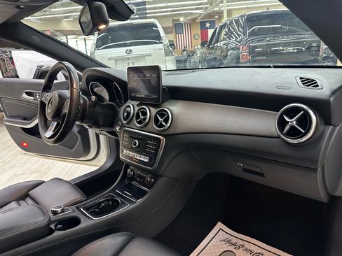 Used 2017 Mercedes-Benz CLA 250 4MATIC image 35