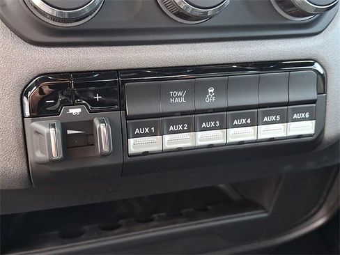 Used 2024 RAM 2500 Tradesman w/ Chrome Appearance Group image 23