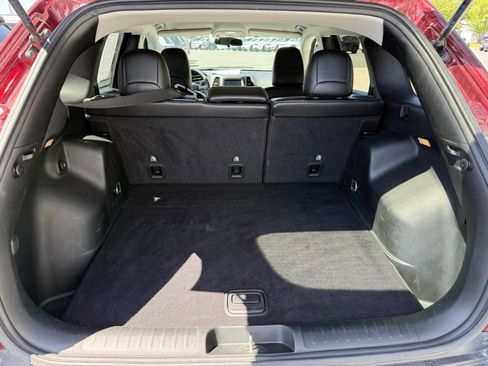 Used 2019 Jeep Cherokee Latitude Plus w/ Cold Weather Group AWD/4WD image 15