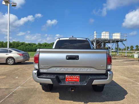 Used 2023 Toyota Tacoma TRD Sport w/ Technology Package AWD/4WD image 6