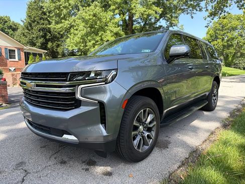 Used 2022 Chevrolet Suburban LT w/ LT Signature Plus Package AWD/4WD image 7