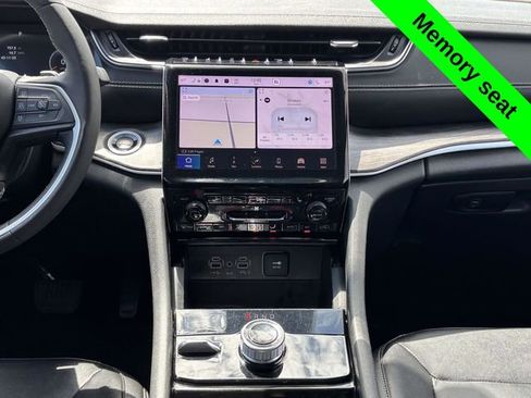 Used 2023 Jeep Grand Cherokee L Limited AWD/4WD image 30