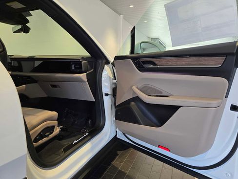New 2025 Porsche Macan 4S Electric image 12